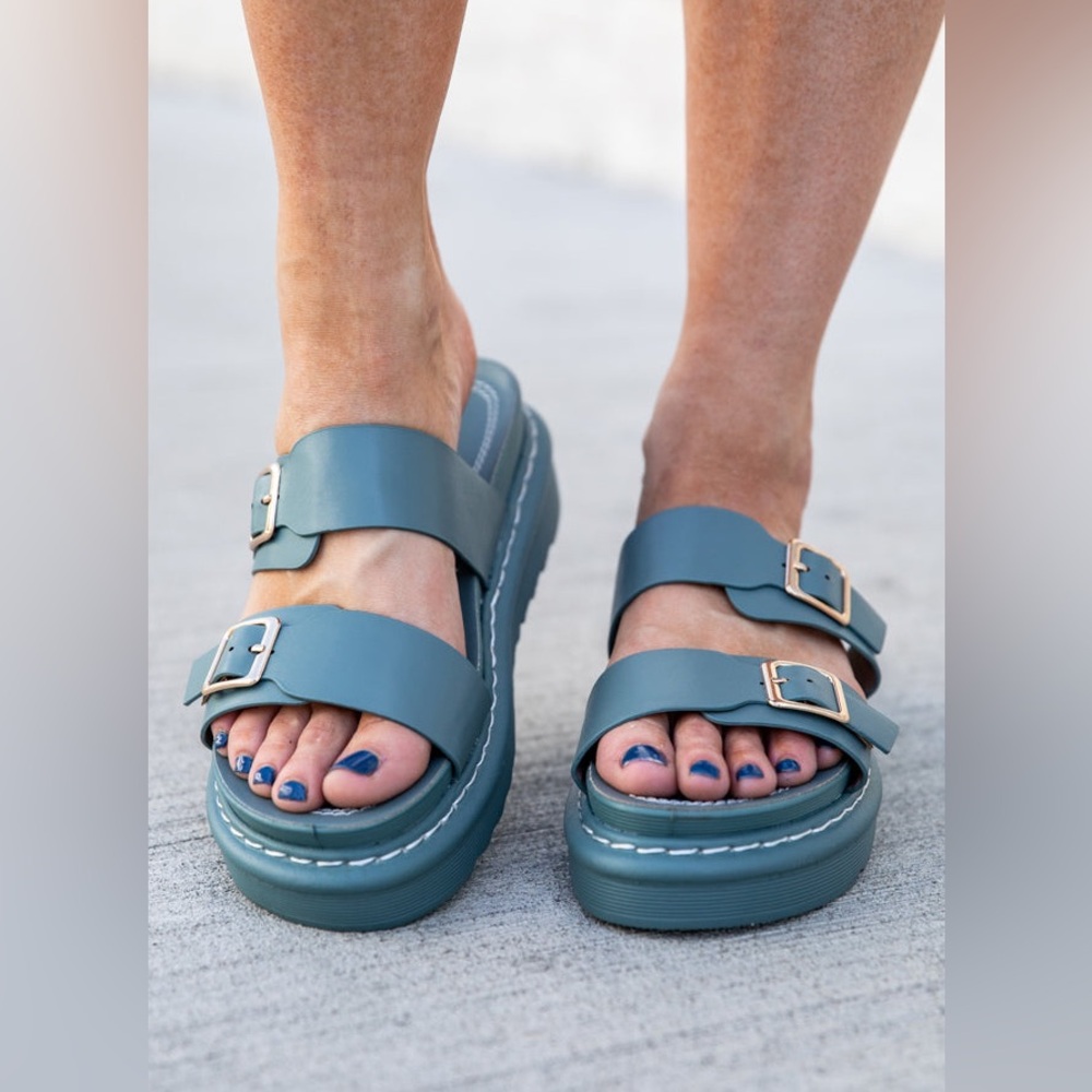Pink Lily Blue Summer Sandals size 9